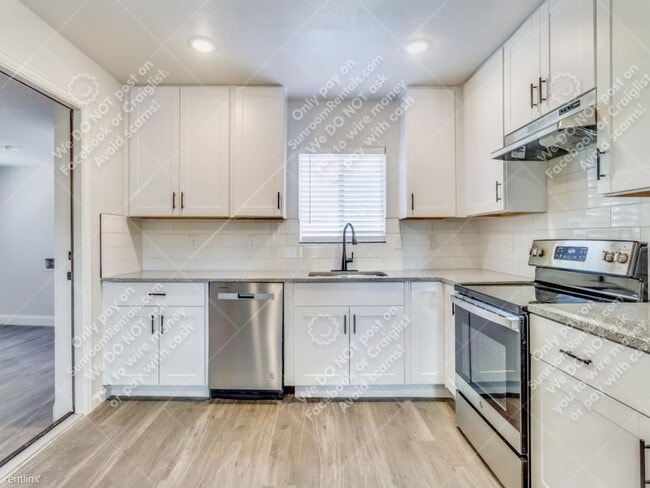 Building Photo - 3 br, 1 bath House - 703 E Celeste Dr