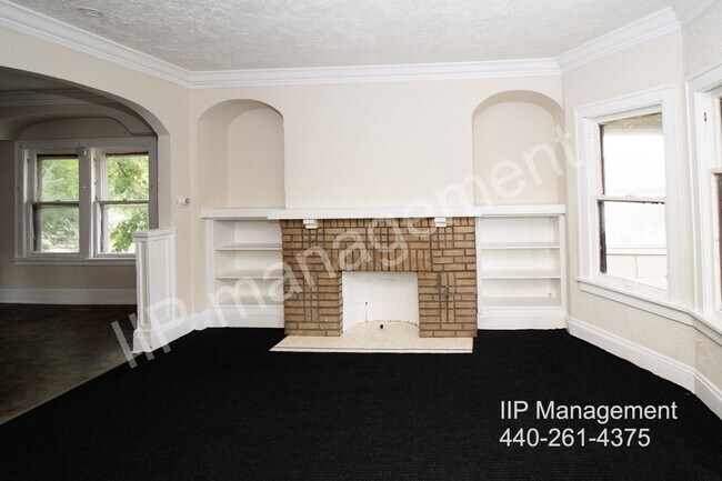 Building Photo - Discover Your New Home in Vibrant Clevelan...