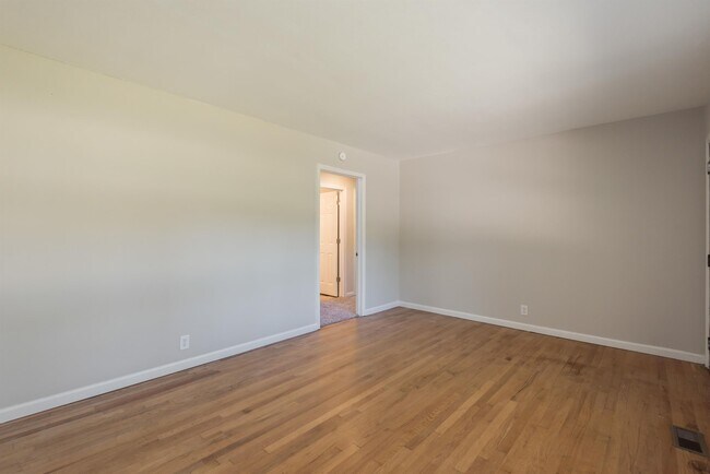 Foto del edificio - 2637 Bafford Pl SE