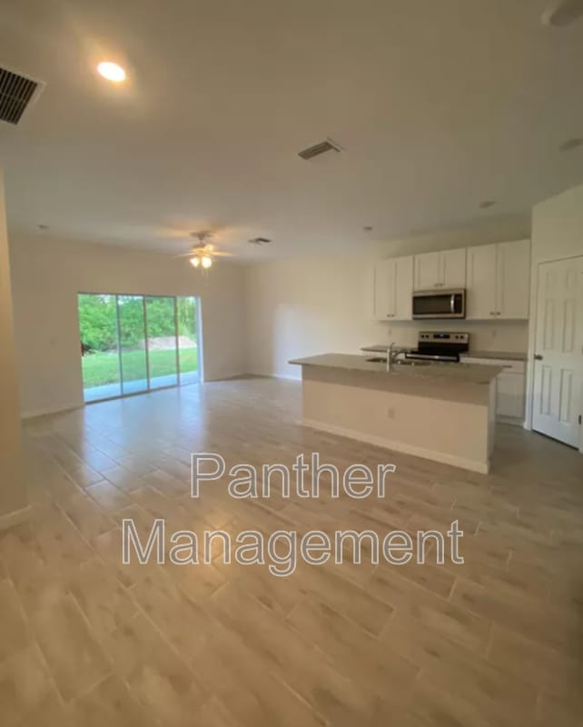 Foto del edificio - 3437 SW 8th Pl
