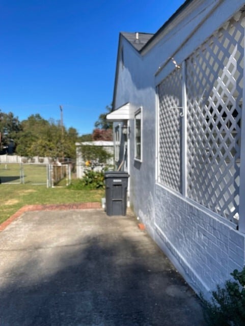 Building Photo - 2567 N View Ave