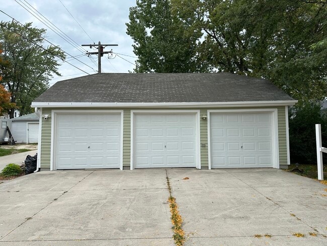 Building Photo - 125 S Garfield Ave
