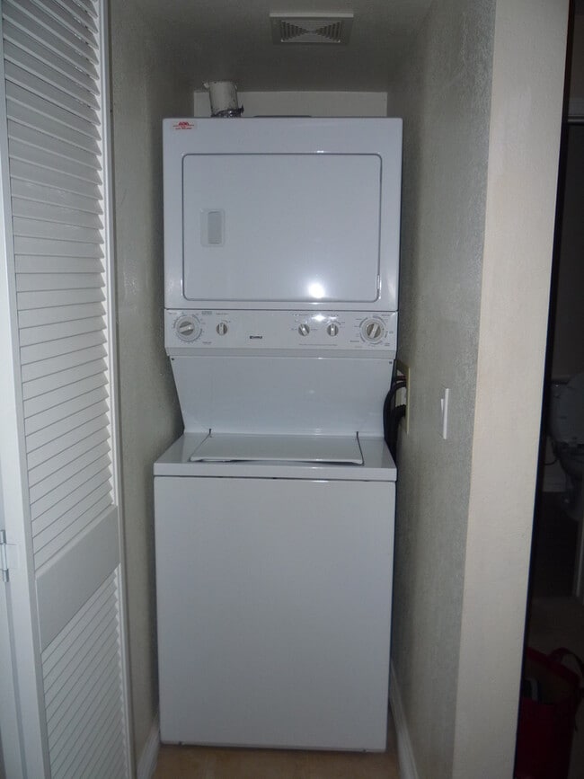 Building Photo - Beautiful Condo For Rent Near in Linda Vista