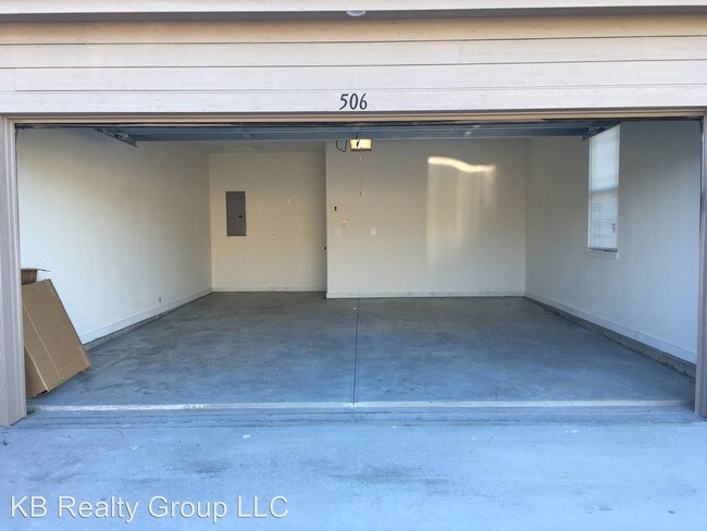 Building Photo - 3 br, 3 bath House - 506 SE Maple Dr