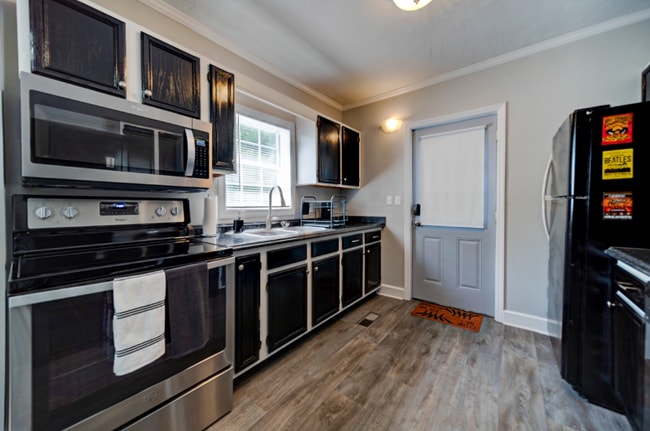 Building Photo - 401 Kingwood Dr