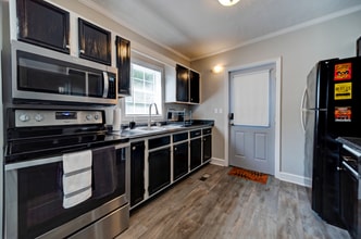 Building Photo - 401 Kingwood Dr