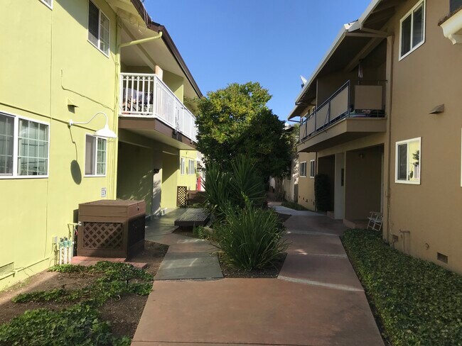 Building Photo - 1820 Ednamary Way
