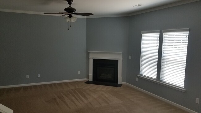 Building Photo - 5501 Hardie Farm Dr