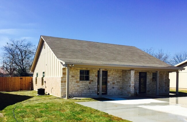 Building Photo - 1007 Monroe St