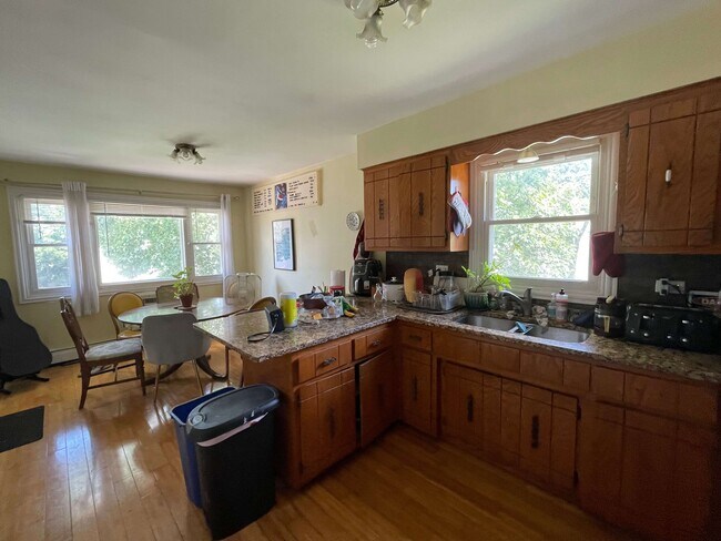 Foto del edificio - 2952 N Dawson Ave