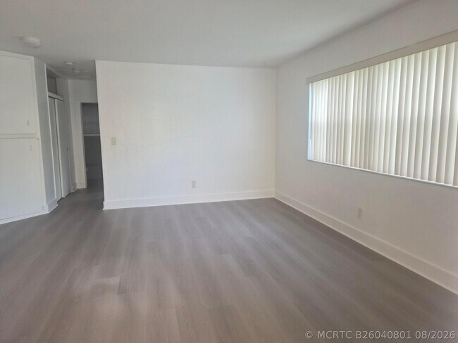 Building Photo - 2032 NE 168th St