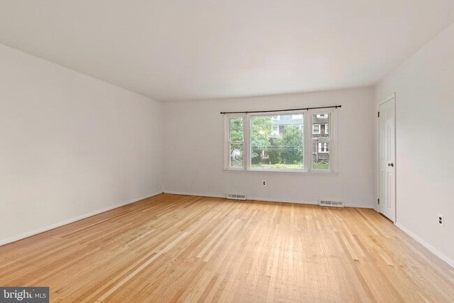 Building Photo - 209 Hillside Ave