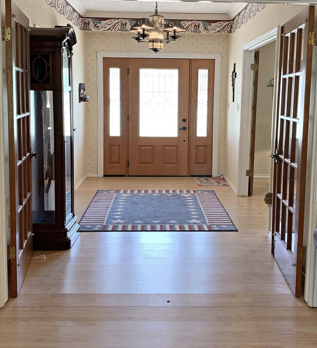 Building Photo - 607 Highland Cir