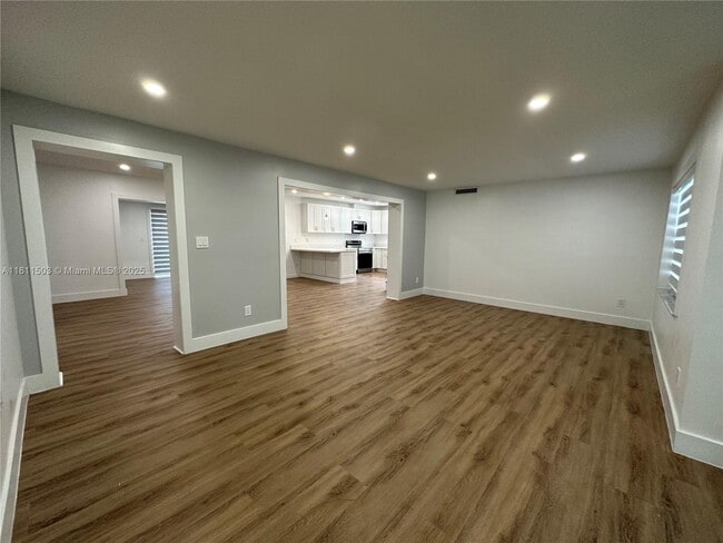 Foto del edificio - 6080 SW 16th St