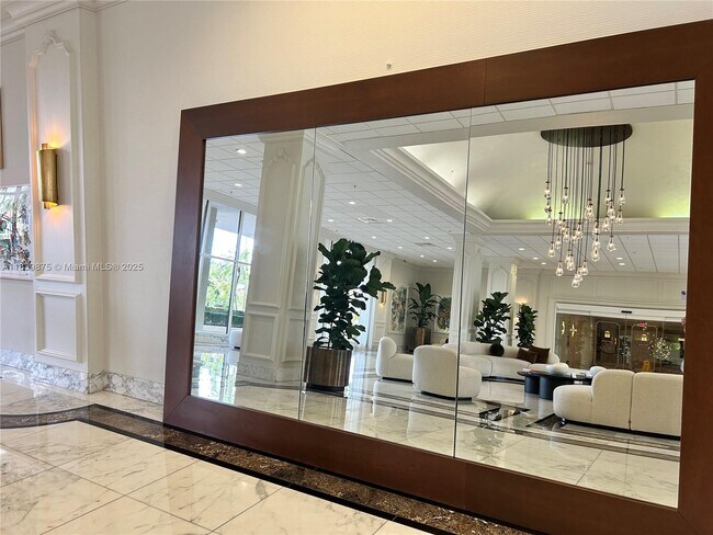 Foto del edificio - 5600 Collins Ave