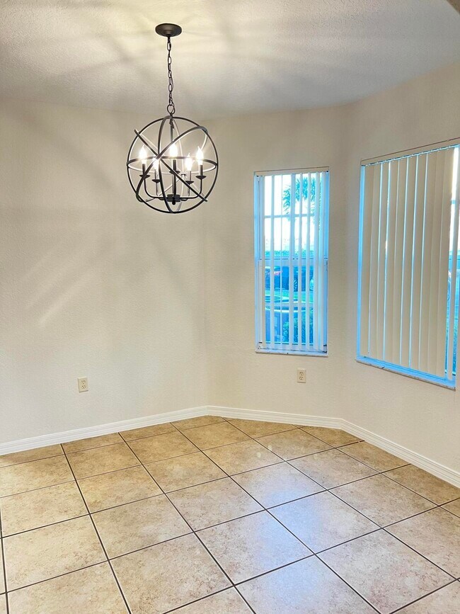 Foto del edificio - 156 SW Peacock Blvd