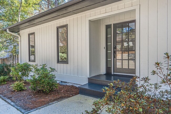 Building Photo - 980 Monticello Dr