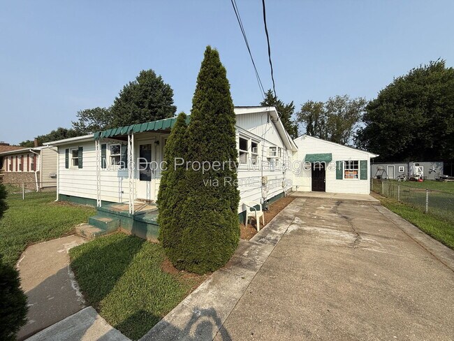Building Photo - 209 Hamilton St