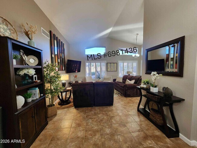 Foto del edificio - 15548 W Catalina Dr