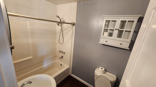 Foto del edificio - 8131 Lloyd Ave