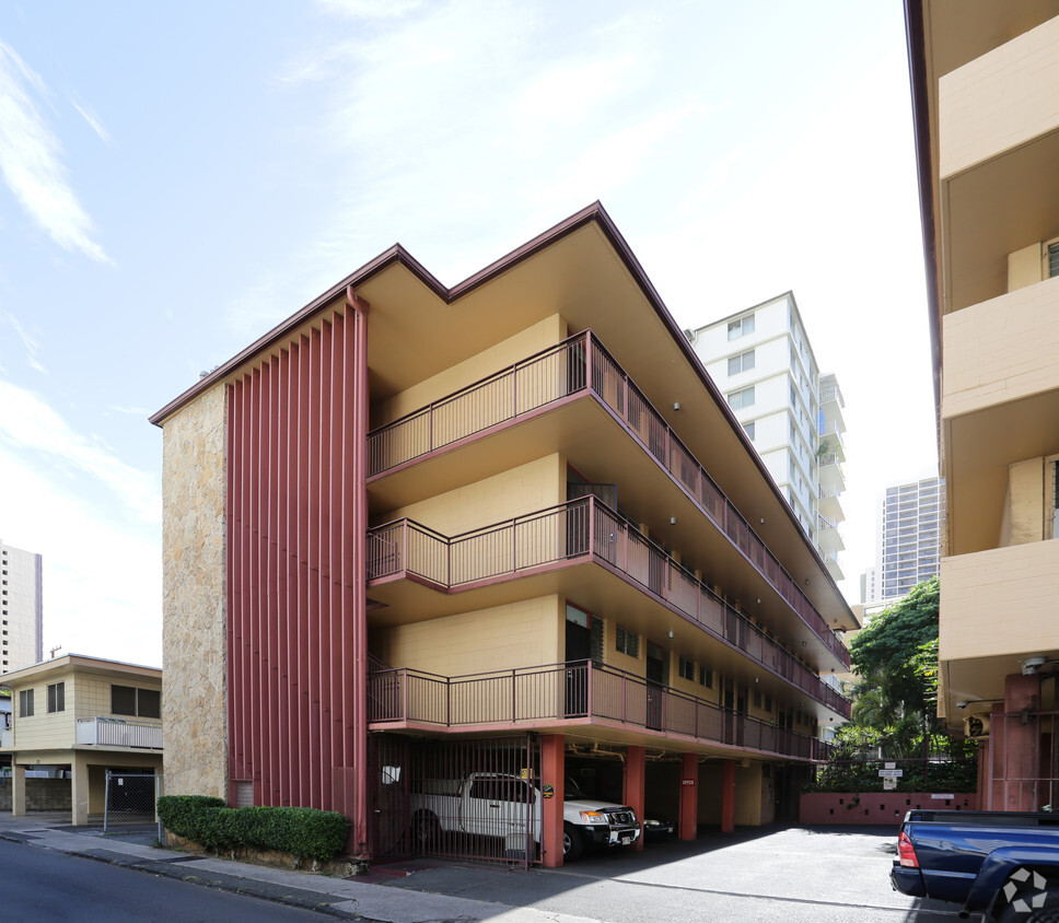 Building Photo - 2462 Kuhio Ave