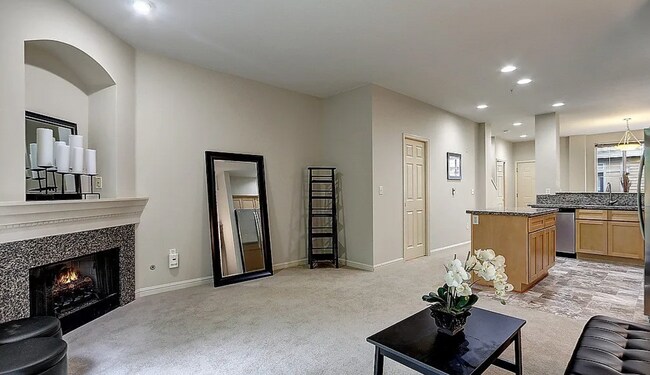 Foto del edificio - Gorgeous Townhouse in the Heart of Kirkland W/ Community Fitness Center & Hot Tub!