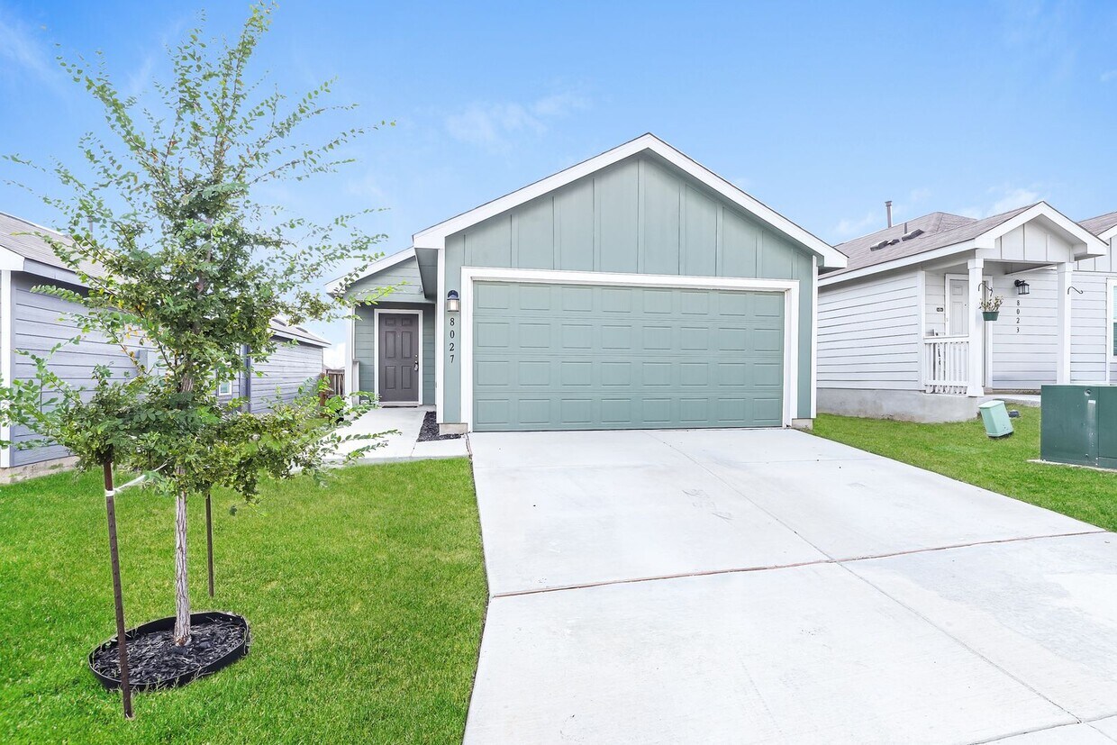 Foto principal - First time rental. Newer build home locate...