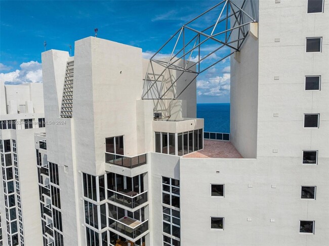 Foto del edificio - 19111 Collins Ave