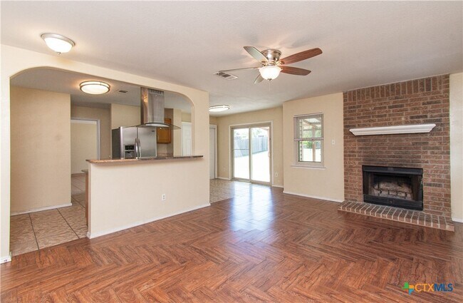 Foto del edificio - 5011 White Rock Dr