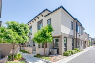 Building Photo - 2460 Solara Ln
