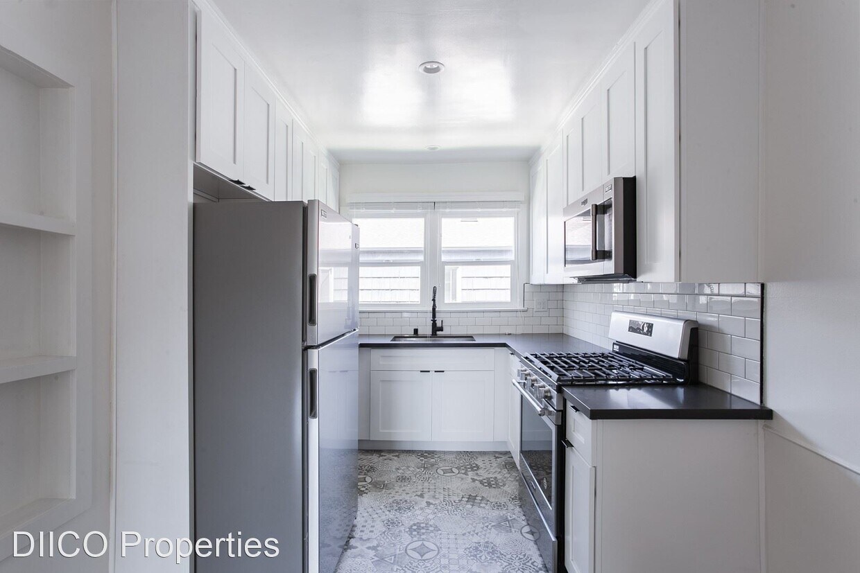 Primary Photo - Studio, 1 bath Apartment - 346 N Maple Dri...