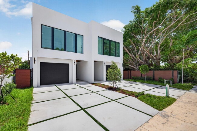 Foto del edificio - 704 SW 9th St