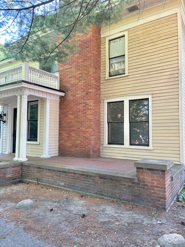Building Photo - 200 Burton St SE