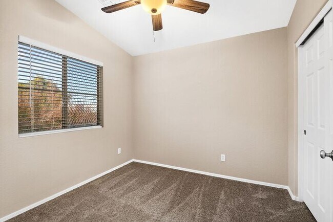 Foto del edificio - Amazing Single Family Home for Rent in Gil...