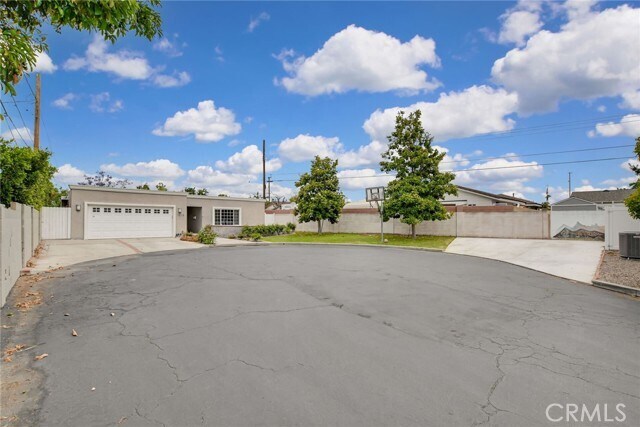 Foto del edificio - 1015 E Walnut Ave