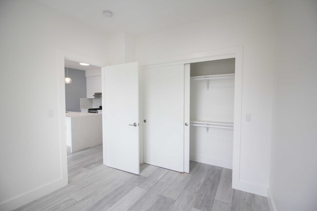 Building Photo - 140 20th Ave