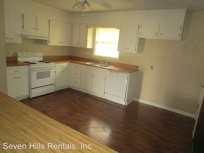 Building Photo - 3 br, 2 bath House - 35 Southern Woods Drive