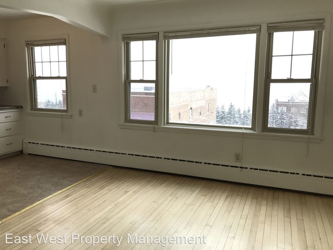 Building Photo - 607 E 1st St