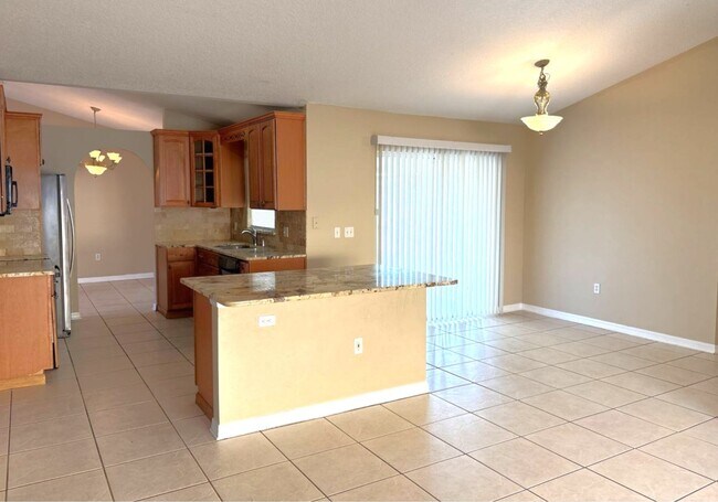 Building Photo - Beautiful 4 Bedroom, 2 Bath Split-Floor-Plan Home in Lakeside — Kissimmee, FL