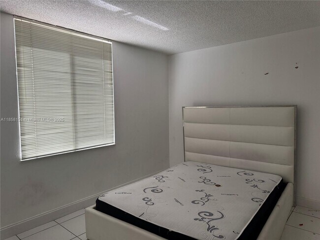 Foto del edificio - 10000 NW 80th Ct