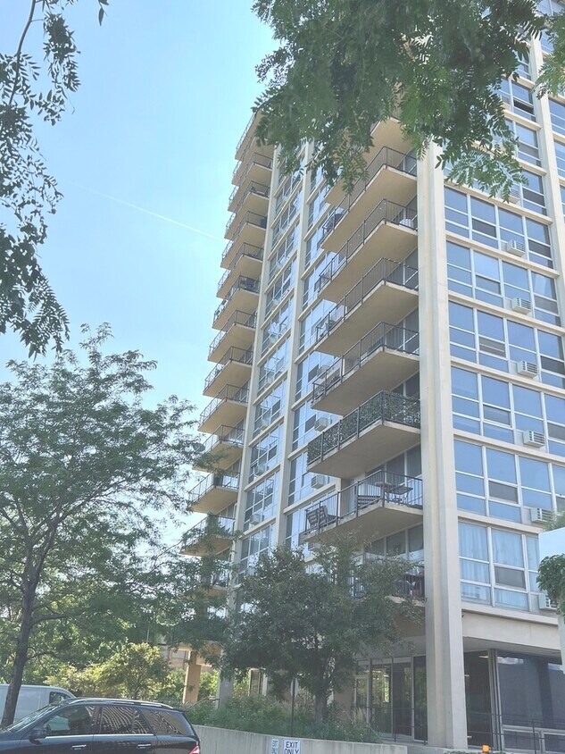 Primary Photo - 6730 S South Shore Dr