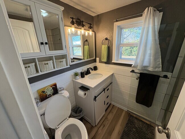 Foto del edificio - 3345 E 30th St