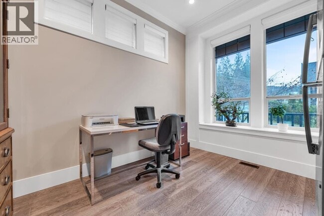 Building Photo - 1424 Duchess St