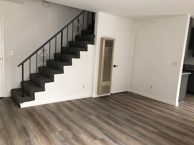 Building Photo - 4035 McLaughlin Ave