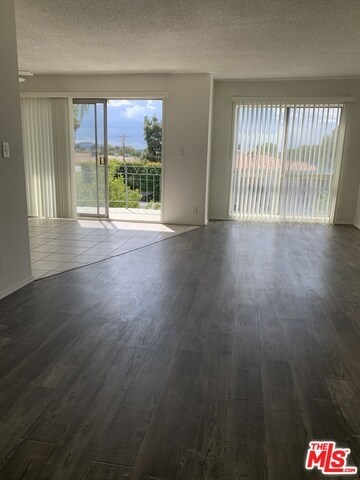 Foto del edificio - 9023 Alcott St
