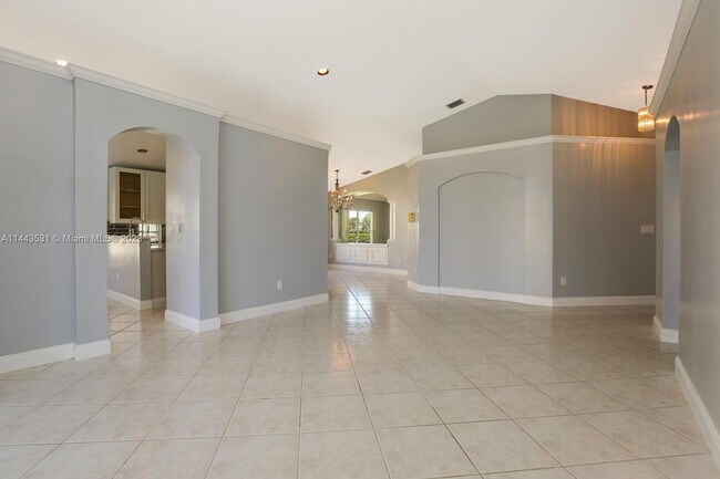 Building Photo - 15071 SW 49th Ct