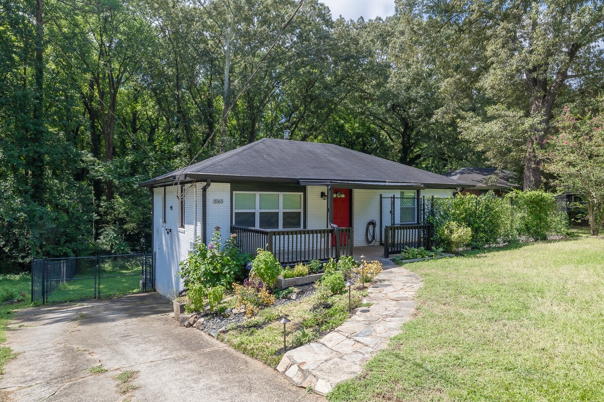 Photo - 2065 W Flat Shoals Terrace (Decatur, GA)