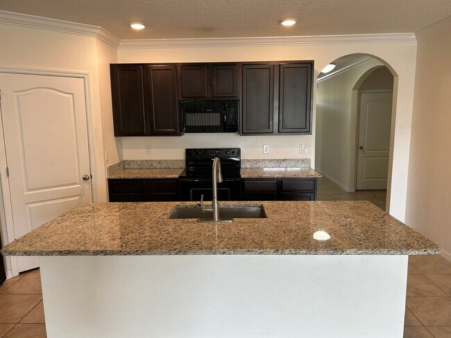 Foto del edificio - 381 Squires Grove Dr