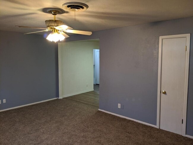 Foto del edificio - 409 S Holly St