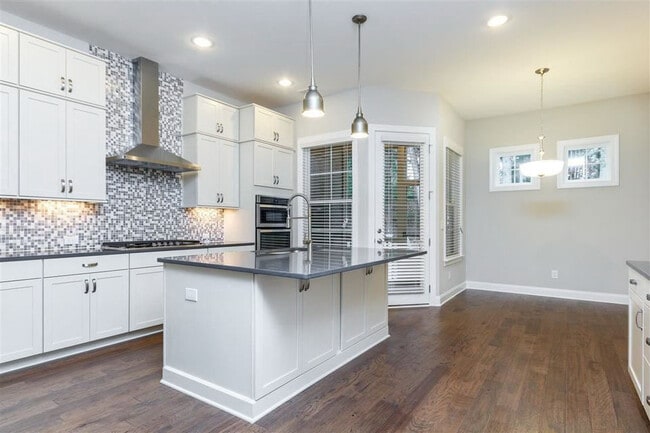 Building Photo - 831 Bankston Wds Wy